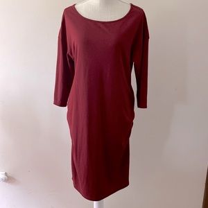 Old Navy Maternity women’s 3/4 Slv burgundy ruched sides dress, round neck M